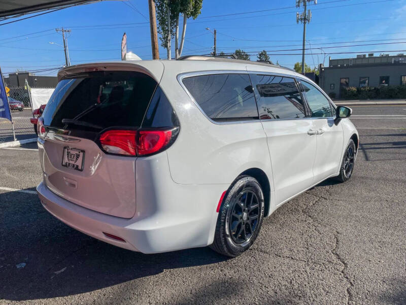 2020 Chrysler Voyager LXi
