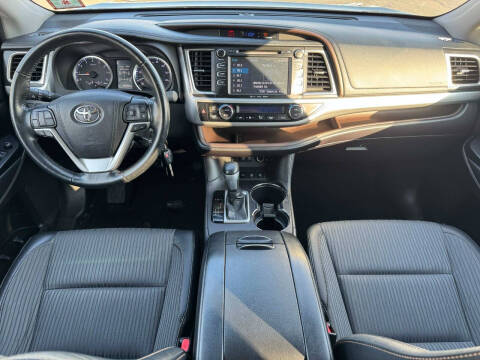 2018 Toyota Highlander LE