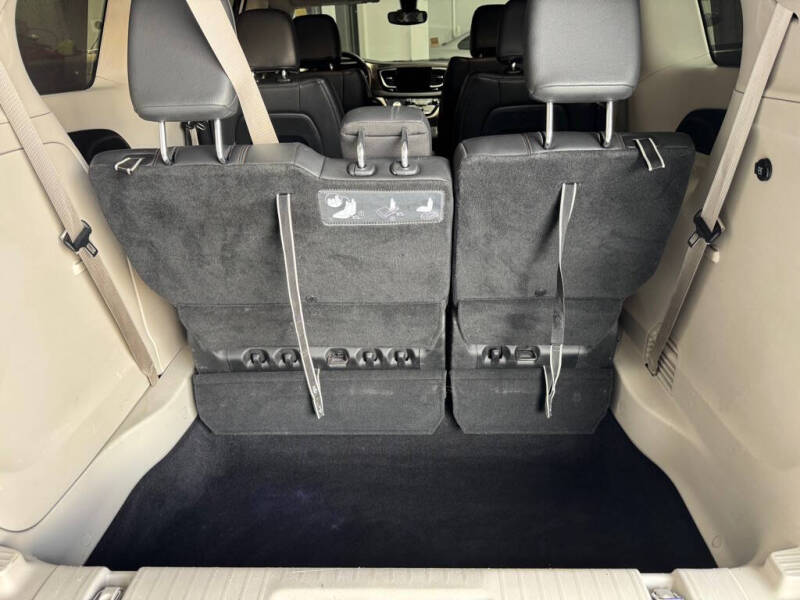 2017 Chrysler Pacifica Touring-L
