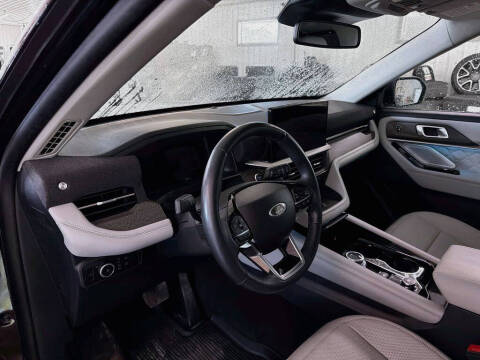 2025 Ford Explorer Platinum