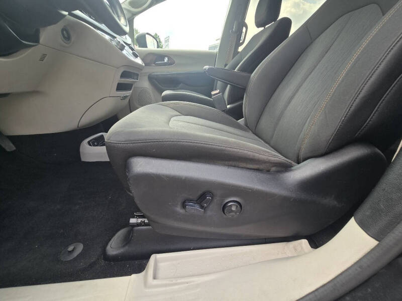 2017 Chrysler Pacifica LX