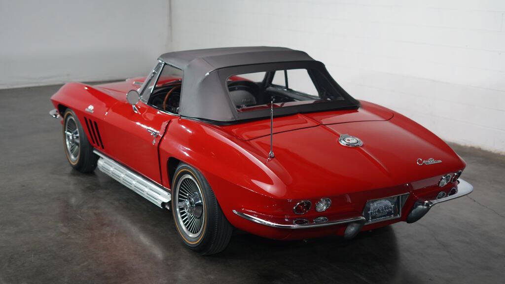 1965 Chevrolet Corvette 15