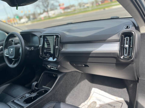 2022 Volvo XC40 T4 Momentum