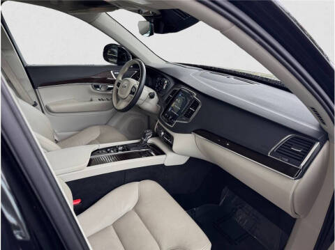 2019 Volvo XC90 T6 Momentum