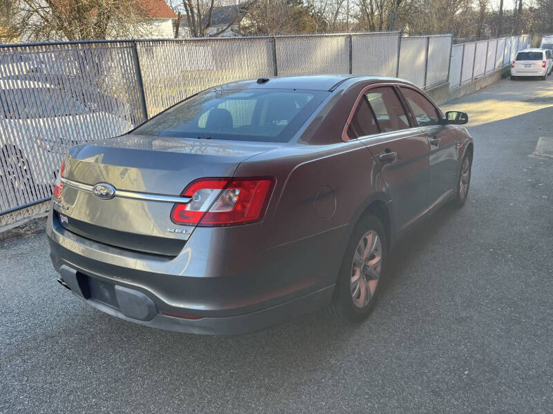 2011 Ford Taurus SEL