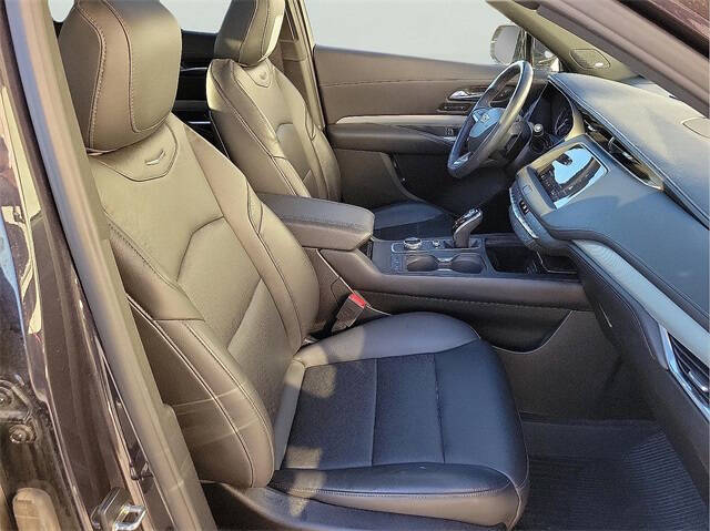 2023 Cadillac XT4 Premium Luxury