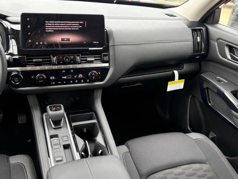 2026 Nissan Pathfinder SV