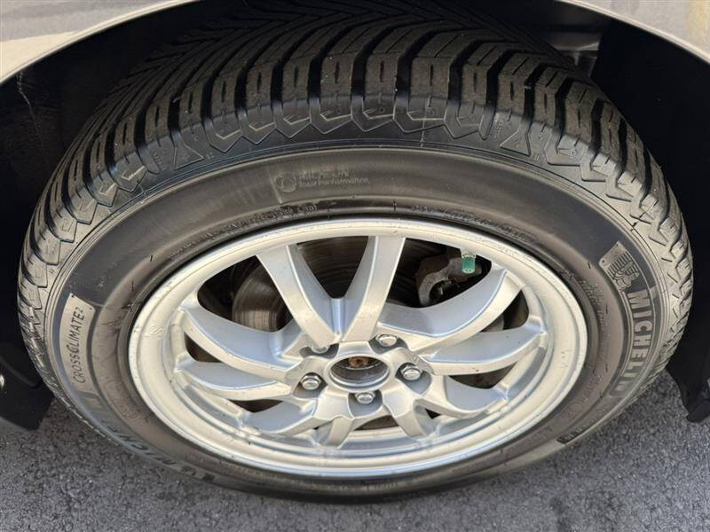 2017 Toyota Prius v Four
