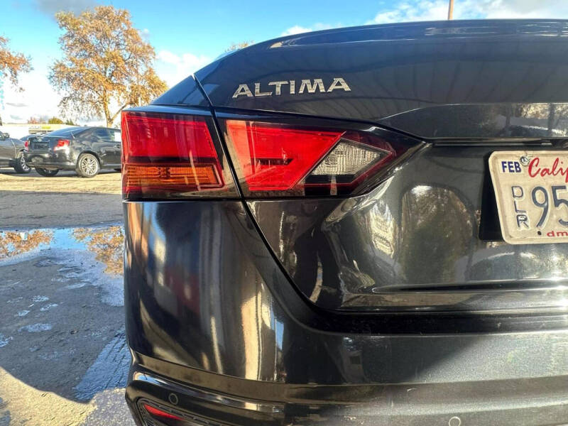 2020 Nissan Altima SL photo 24