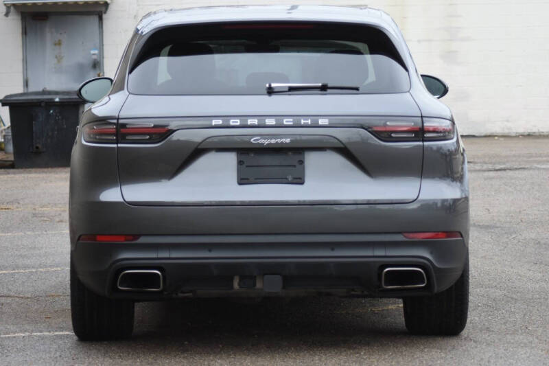 2023 Porsche Cayenne null photo 19