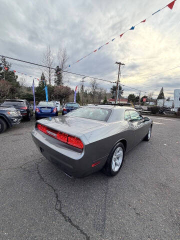 2011 Dodge Challenger SE