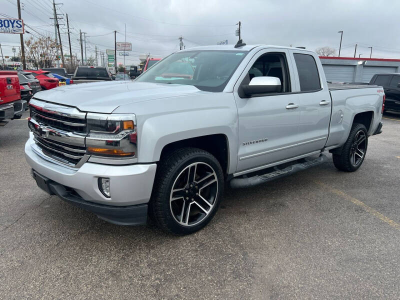 Used 2018 Chevrolet Silverado 1500 LT with VIN 1GCVKREC4JZ379444 for sale in Garland, TX