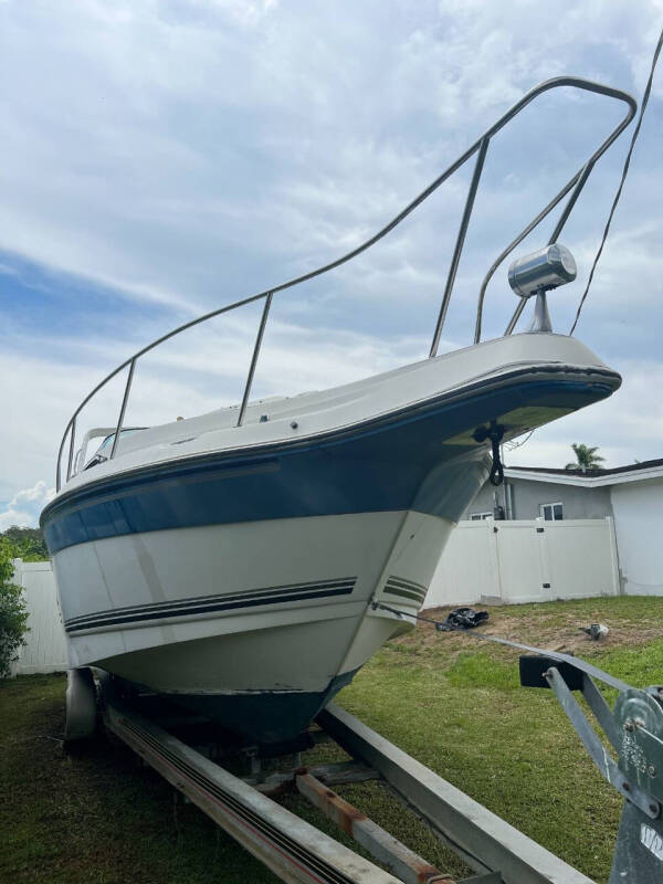 1990 Regal Commodore 265 Cabin Cruiser