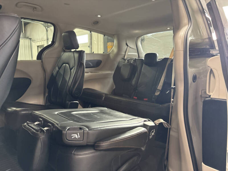 2017 Chrysler Pacifica Touring-L Plus