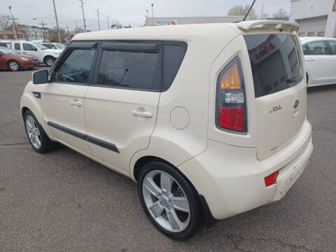 2011 Kia Soul +
