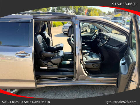 2015 Toyota Sienna SE Premium 8-Passenger