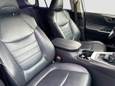 2020 Toyota RAV4 XLE Premium