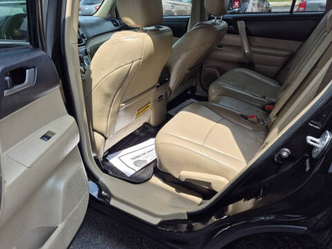 2013 Toyota Highlander SE