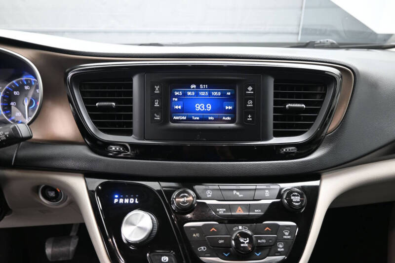 2017 Chrysler Pacifica Touring-L