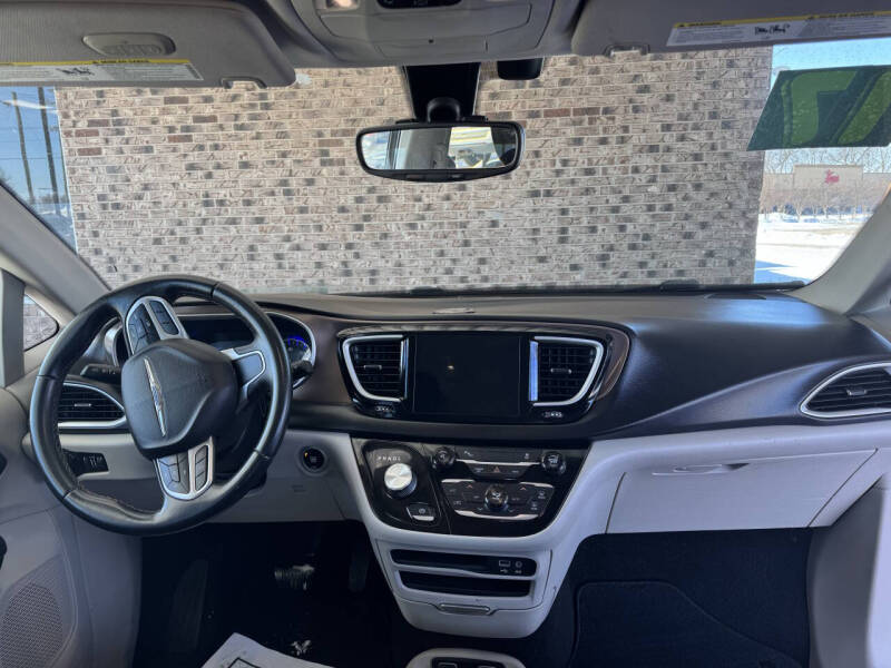 2017 Chrysler Pacifica Touring-L