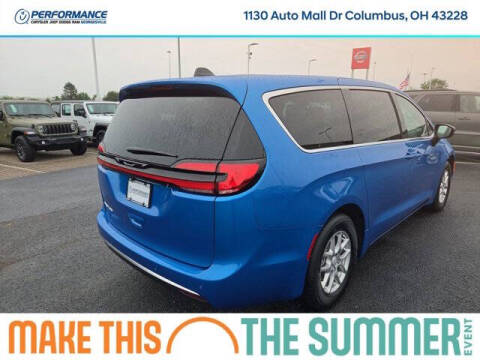 2027 Chrysler Pacifica Select