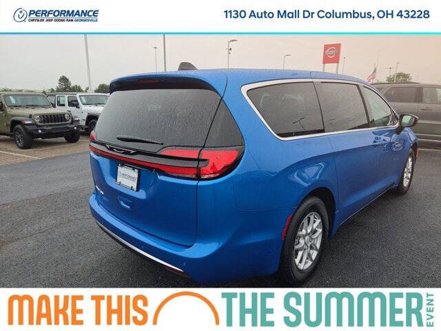 2027 Chrysler Pacifica Select