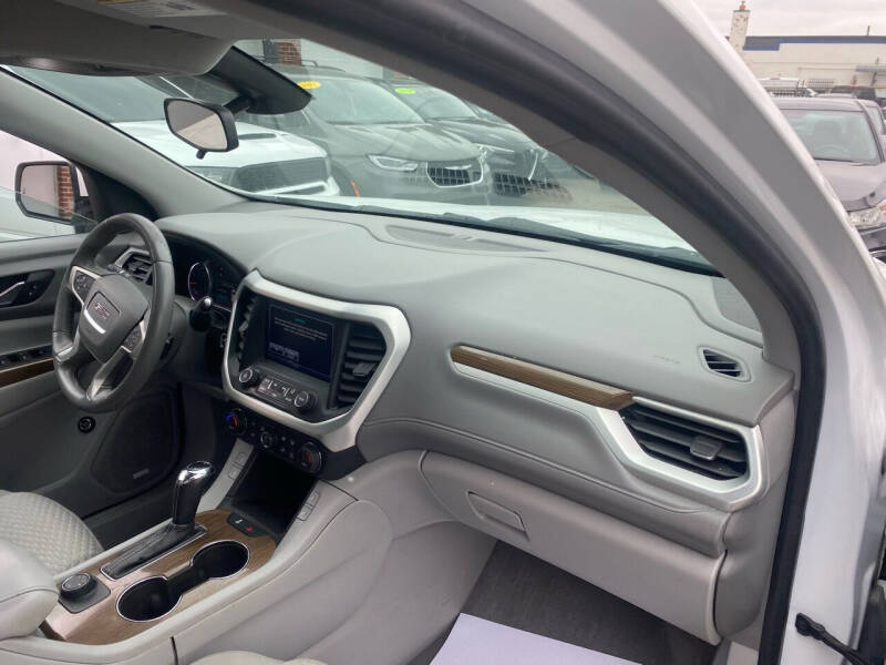 2017 GMC Acadia SLE-2