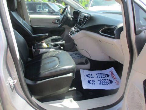 2017 Chrysler Pacifica Touring-L