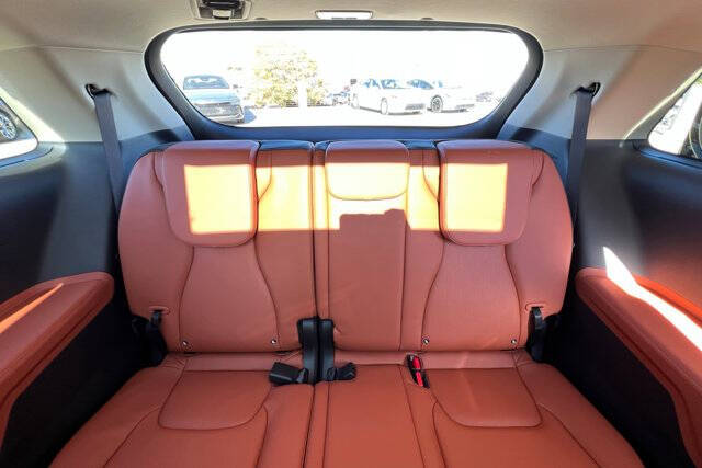 2025 Kia Carnival SX