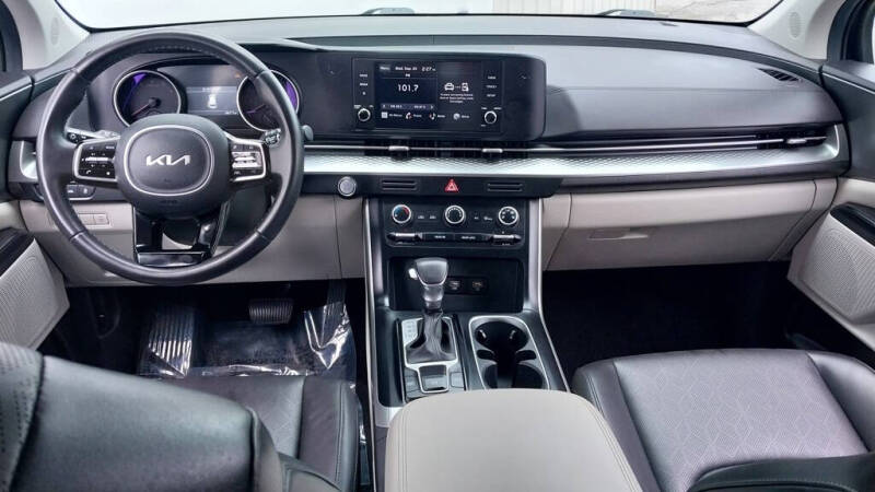 2024 Kia Carnival LX