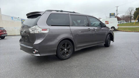 2012 Toyota Sienna SE 8-Passenger