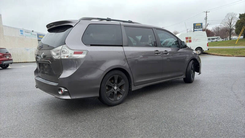 2012 Toyota Sienna SE 8-Passenger