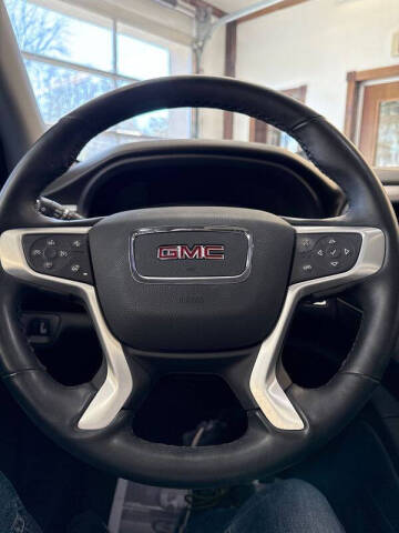 2023 GMC Acadia SLT