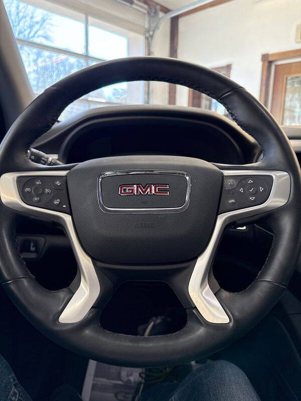 2023 GMC Acadia SLT