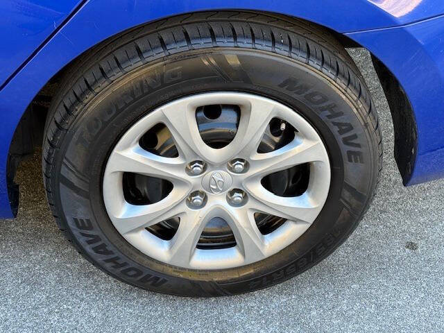 2012 Hyundai Accent GLS