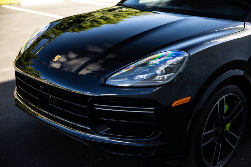 2022 Porsche Cayenne Turbo S E-Hybrid Coupe