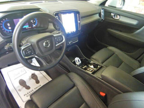 2025 Volvo XC40 B5 Plus Bright Theme