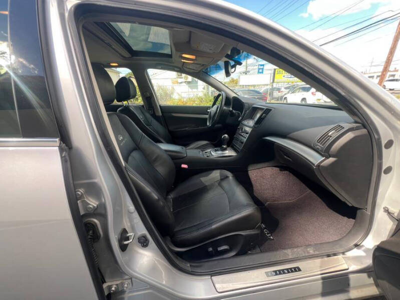 2011 Infiniti G25 Sedan x