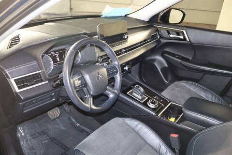 2023 Mitsubishi Outlander SE