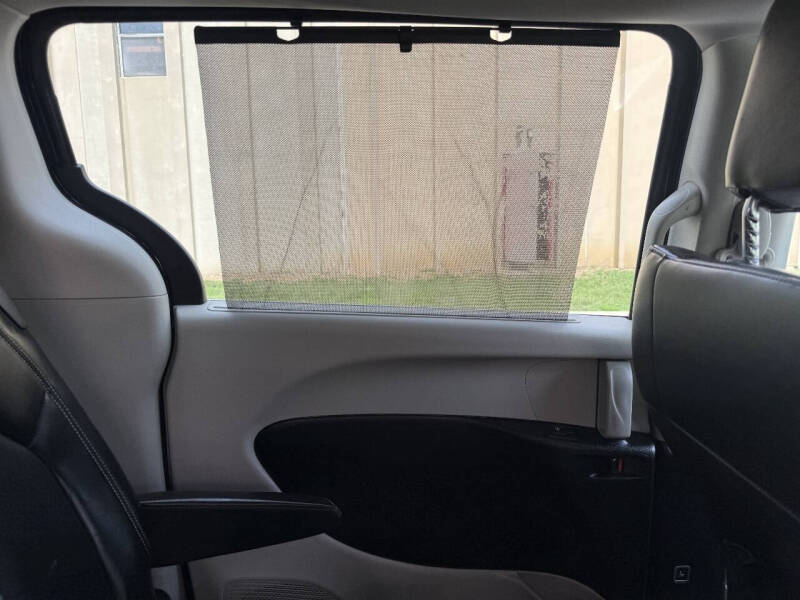 2020 Chrysler Voyager LXi