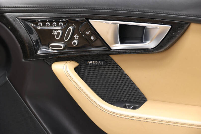 2014 Jaguar F-TYPE V8 S