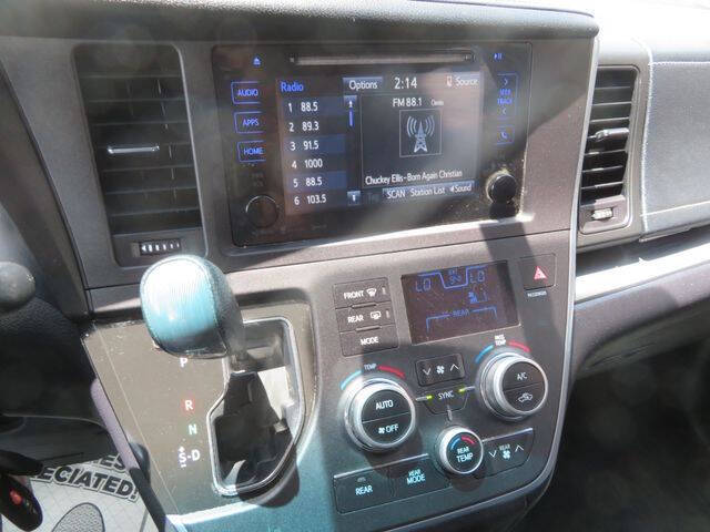 2017 Toyota Sienna SE 8-Passenger