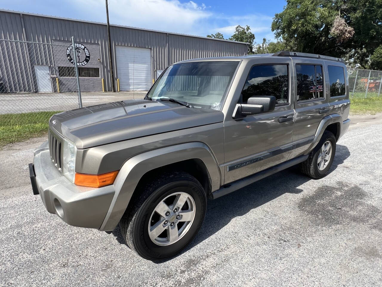 Gold 2006 Jeep Commander Base 4dr SUV 2