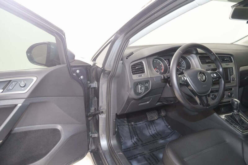 2017 Volkswagen Golf TSI Wolfsburg Edition