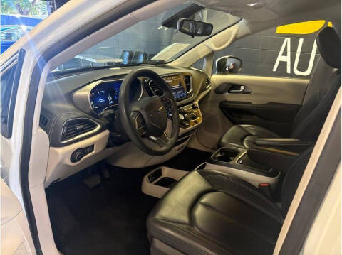 2023 Chrysler Pacifica Plug-In Hybrid Touring L