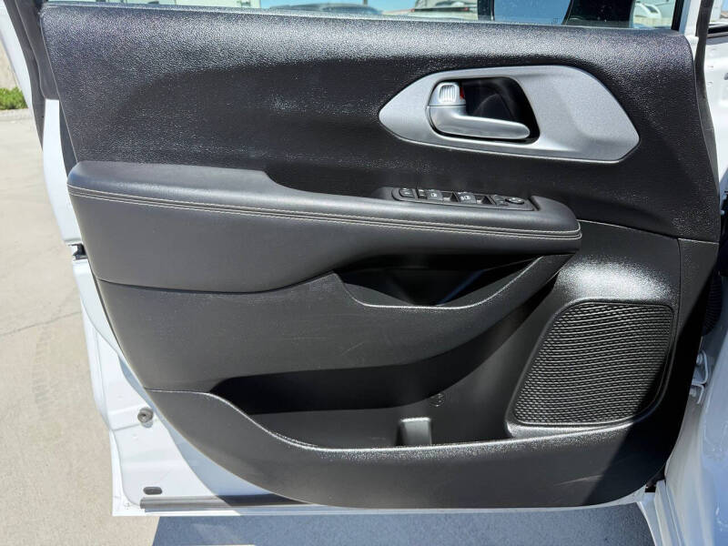 2024 Chrysler Pacifica Touring