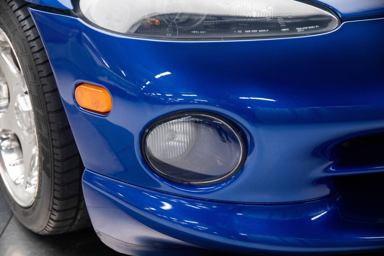 1997 Dodge Viper 35