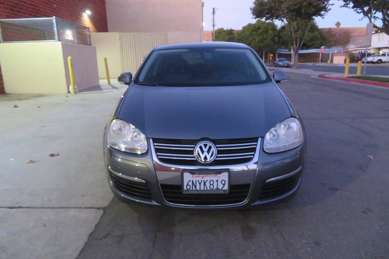 2010 Volkswagen Jetta for sale at The Car Vendor LLC in Bellflower, CA