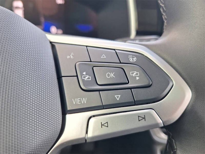 2026 Volkswagen Taos SE Black