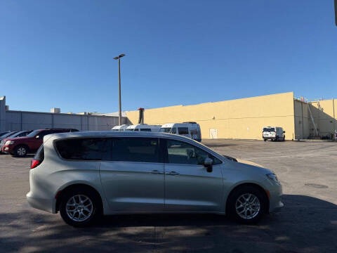 2023 Chrysler Voyager LX